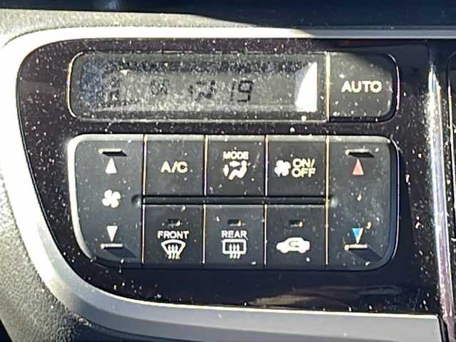 ホンダ Ｎ ＢＯＸ 茨城県 2013(平25)年 8.7万km プレミアムホワイトパール ステアリングスイッチ/クルーズコントロール/アイドリングストップ/バックカメラ/両側パワスラ/純正ナビ CD/DVD/BT/フルセグ　/LEDオートライト/横滑り防止装置/スマートキー/ETC