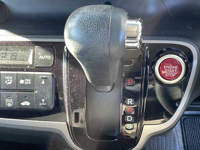 ホンダ Ｎ ＢＯＸ 茨城県 2013(平25)年 8.7万km プレミアムホワイトパール ステアリングスイッチ/クルーズコントロール/アイドリングストップ/バックカメラ/両側パワスラ/純正ナビ CD/DVD/BT/フルセグ　/LEDオートライト/横滑り防止装置/スマートキー/ETC