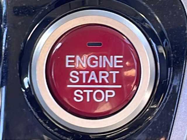 ホンダ Ｎ ＢＯＸ 茨城県 2013(平25)年 8.7万km プレミアムホワイトパール ステアリングスイッチ/クルーズコントロール/アイドリングストップ/バックカメラ/両側パワスラ/純正ナビ CD/DVD/BT/フルセグ　/LEDオートライト/横滑り防止装置/スマートキー/ETC