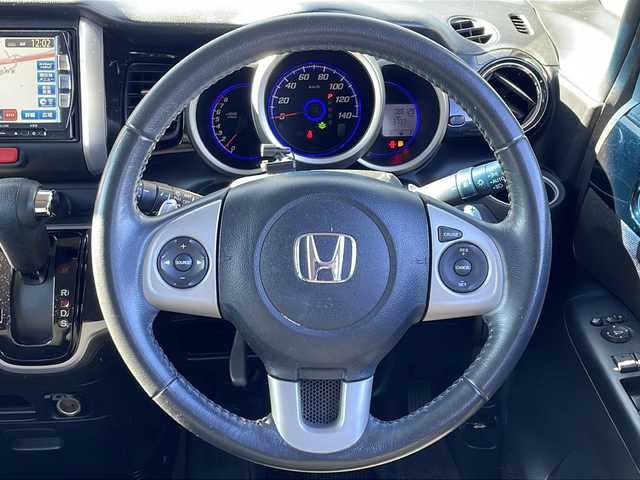 ホンダ Ｎ ＢＯＸ 茨城県 2013(平25)年 8.7万km プレミアムホワイトパール ステアリングスイッチ/クルーズコントロール/アイドリングストップ/バックカメラ/両側パワスラ/純正ナビ CD/DVD/BT/フルセグ　/LEDオートライト/横滑り防止装置/スマートキー/ETC