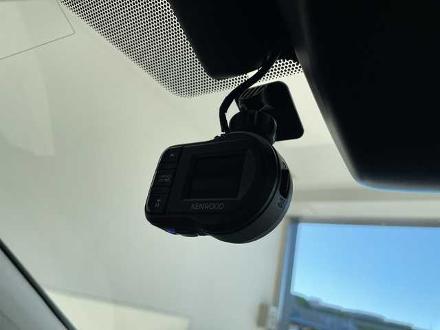 トヨタ プリウス A プレミアム　ツーリングセレ 愛知県 2016(平28)年 14.9万km ホワイトパールクリスタルシャイン セーフティセンス　/モデリスタエアロ　/アドバンストパーク　/レーダークルーズコントロール　/バックカメラ　/パワーシート　/ＨＵＤ　/コーナーセンサー　/純正ＡＷ　/ＢＳＭ　/ＬＥＤヘッド　/レーンキープアシスト/オートマチックハイビーム/ドライブレコーダー