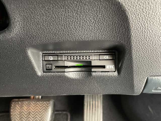 トヨタ プリウス A プレミアム　ツーリングセレ 愛知県 2016(平28)年 14.9万km ホワイトパールクリスタルシャイン セーフティセンス　/モデリスタエアロ　/アドバンストパーク　/レーダークルーズコントロール　/バックカメラ　/パワーシート　/ＨＵＤ　/コーナーセンサー　/純正ＡＷ　/ＢＳＭ　/ＬＥＤヘッド　/レーンキープアシスト/オートマチックハイビーム/ドライブレコーダー