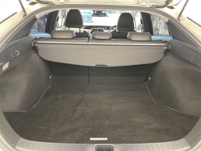 トヨタ プリウス A プレミアム　ツーリングセレ 愛知県 2016(平28)年 14.9万km ホワイトパールクリスタルシャイン セーフティセンス　/モデリスタエアロ　/アドバンストパーク　/レーダークルーズコントロール　/バックカメラ　/パワーシート　/ＨＵＤ　/コーナーセンサー　/純正ＡＷ　/ＢＳＭ　/ＬＥＤヘッド　/レーンキープアシスト/オートマチックハイビーム/ドライブレコーダー