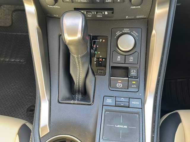 レクサス ＮＸ 200t Iパッケージ 宮崎県 2014(平26)年 10.9万km ソニッククォーツ 純正ナビ　ビルトインＥＴＣ　バックカメラ レーダークルーズコントロール　シートヒーター　革シート　メモリーシート　LEDヘッドライト　パドルシフト　ドライブレコーダー　ワンオーナー　パワーバックドア　保証書　取扱説明書　スペアキー