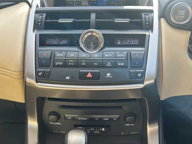 レクサス ＮＸ 200t Iパッケージ 宮崎県 2014(平26)年 10.9万km ソニッククォーツ 純正ナビ　ビルトインＥＴＣ　バックカメラ レーダークルーズコントロール　シートヒーター　革シート　メモリーシート　LEDヘッドライト　パドルシフト　ドライブレコーダー　ワンオーナー　パワーバックドア　保証書　取扱説明書　スペアキー