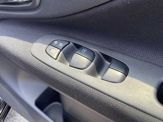 日産 セレナ ハイウェイスター Vセレクション 富山県 2012(平24)年 12万km スーパーブラック 禁煙車/社外ナビ/フルセグＴＶ/ＣＤ・ＤＶＤ・ＢＴ/バックカメラ/両側パワースライド/社外ＡＷ/純正フロアマット/クルーズコントロール/三列シート/アイドリングストップ/オートライト/ＥＴＣ/プッシュスタート/スマートキー/盗難防止装置