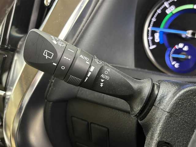 トヨタ アルファードハイブリット G 埼玉県 2018(平30)年 5.1万km ホワイトパールクリスタルシャイン 純正10インチナビ　NSZN-Z66T/バックカメラ/前方ドライブレコーダー/ETC/アダプティブクルーズコントロール/車線逸脱警報/オートマチックハイビーム/クリアランスソナー/衝突軽減ブレーキ/前席シートヒーター・ベンチレーション/オットマン/ロールサンシェード/電子パーキングシステム/ブレーキホールド/フロントフォグランプ/ウィンカーミラー/電動格納ミラー/プッシュスタート/ステアリングリモコン/両側電動スライドドア/純正フロアマット/純正ドアバイザー/純正17インチアルミホイール