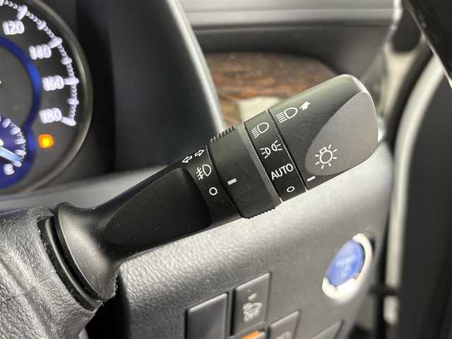 トヨタ アルファードハイブリット G 埼玉県 2018(平30)年 5.1万km ホワイトパールクリスタルシャイン 純正10インチナビ　NSZN-Z66T/バックカメラ/前方ドライブレコーダー/ETC/アダプティブクルーズコントロール/車線逸脱警報/オートマチックハイビーム/クリアランスソナー/衝突軽減ブレーキ/前席シートヒーター・ベンチレーション/オットマン/ロールサンシェード/電子パーキングシステム/ブレーキホールド/フロントフォグランプ/ウィンカーミラー/電動格納ミラー/プッシュスタート/ステアリングリモコン/両側電動スライドドア/純正フロアマット/純正ドアバイザー/純正17インチアルミホイール
