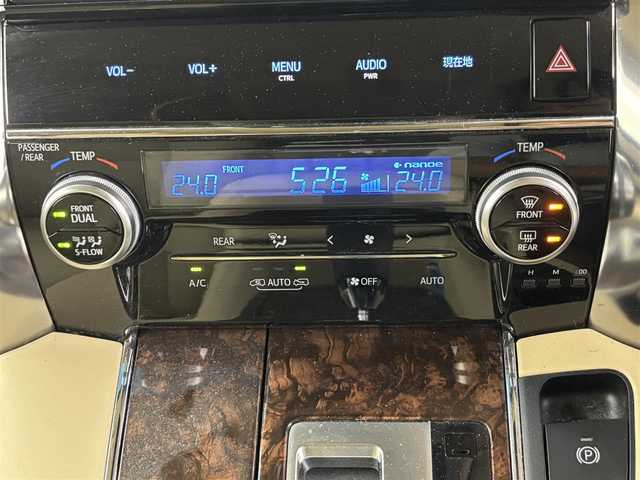 トヨタ アルファードハイブリット G 埼玉県 2018(平30)年 5.1万km ホワイトパールクリスタルシャイン 純正10インチナビ　NSZN-Z66T/バックカメラ/前方ドライブレコーダー/ETC/アダプティブクルーズコントロール/車線逸脱警報/オートマチックハイビーム/クリアランスソナー/衝突軽減ブレーキ/前席シートヒーター・ベンチレーション/オットマン/ロールサンシェード/電子パーキングシステム/ブレーキホールド/フロントフォグランプ/ウィンカーミラー/電動格納ミラー/プッシュスタート/ステアリングリモコン/両側電動スライドドア/純正フロアマット/純正ドアバイザー/純正17インチアルミホイール