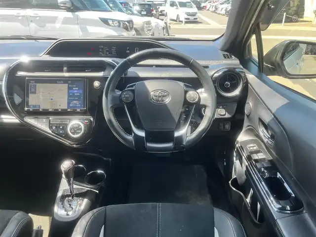 トヨタ アクア G GRスポーツ 島根県 2020(令2)年 2.5万km ホワイトパールクリスタルシャイン 純正９インチナビ　/フルセグＴＶ　/ＤＶＤ再生・Ｂｌｕｅｔｏｏｔｈ接続　/前後ドライブレコーダー　/ビルトインＥＴＣ　/バックカメラ　/クルーズコントロール　/レーンアシスト　/衝突軽減ブレーキ/横滑り防止装置/アイドリングストップ　/スマートキー　/プッシュスタート/純正LEDヘッドライト/純正16インチアルミホイール