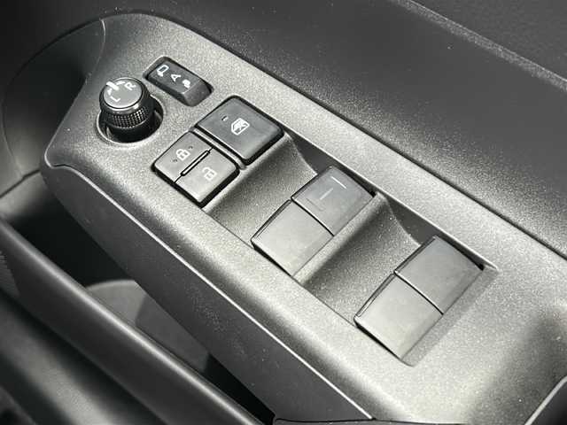 トヨタ アクア X 三重県 2022(令4)年 1.7万km ブラックマイカ 純正ナビ /バックカメラ /AC100V充電 /ステアリングスイッチ /レーダークルーズコントロール /レーンキープアシスト /USB給電 /LEDヘッドライト /オートライト/オートハイビーム /純正フロアマット /電動格納ミラー/禁煙車