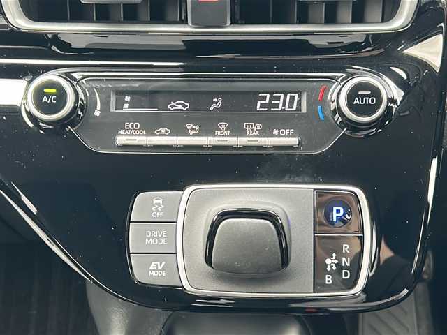 トヨタ アクア X 三重県 2022(令4)年 1.7万km ブラックマイカ 純正ナビ /バックカメラ /AC100V充電 /ステアリングスイッチ /レーダークルーズコントロール /レーンキープアシスト /USB給電 /LEDヘッドライト /オートライト/オートハイビーム /純正フロアマット /電動格納ミラー/禁煙車