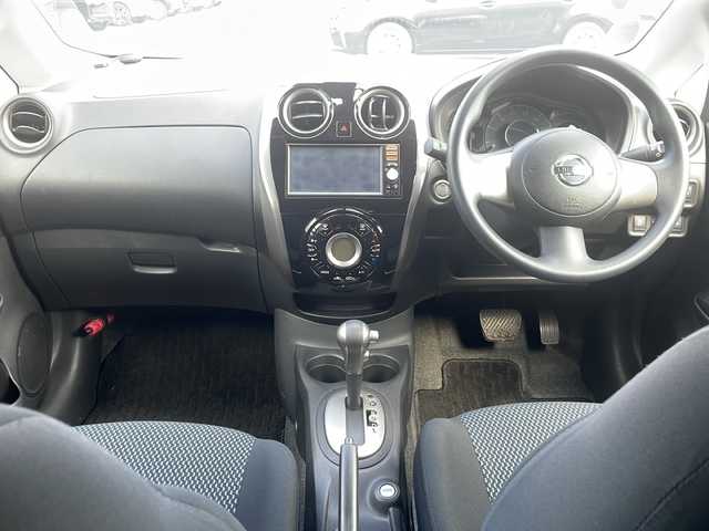 日産 ノート X DIG－S エマージェンシーB 熊本県 2014(平26)年 5.5万km スーパーブラック (株)IDOMが運営する【じしゃロン熊本店】の自社ローン対象車両になります。こちらは現金ご利用時の価格です。自社ローンご希望の方は別途その旨お申付け下さい。/純正ナビ（ＣＤ，ＳＤ，フルセグ）　/ＥＴＣ（社外）　/アイドリングストップ/レーンキープアシスト/衝突被害軽減ブレーキ/プッシュスタート　/スマートキー/電動格納ミラー/純正フロアマット