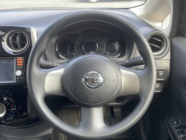 日産 ノート X DIG－S エマージェンシーB 熊本県 2014(平26)年 5.5万km スーパーブラック (株)IDOMが運営する【じしゃロン熊本店】の自社ローン対象車両になります。こちらは現金ご利用時の価格です。自社ローンご希望の方は別途その旨お申付け下さい。/純正ナビ（ＣＤ，ＳＤ，フルセグ）　/ＥＴＣ（社外）　/アイドリングストップ/レーンキープアシスト/衝突被害軽減ブレーキ/プッシュスタート　/スマートキー/電動格納ミラー/純正フロアマット