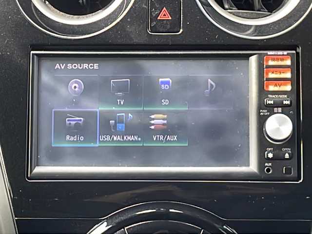 日産 ノート X DIG－S エマージェンシーB 熊本県 2014(平26)年 5.5万km スーパーブラック (株)IDOMが運営する【じしゃロン熊本店】の自社ローン対象車両になります。こちらは現金ご利用時の価格です。自社ローンご希望の方は別途その旨お申付け下さい。/純正ナビ（ＣＤ，ＳＤ，フルセグ）　/ＥＴＣ（社外）　/アイドリングストップ/レーンキープアシスト/衝突被害軽減ブレーキ/プッシュスタート　/スマートキー/電動格納ミラー/純正フロアマット