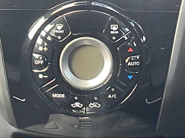 日産 ノート X DIG－S エマージェンシーB 熊本県 2014(平26)年 5.5万km スーパーブラック (株)IDOMが運営する【じしゃロン熊本店】の自社ローン対象車両になります。こちらは現金ご利用時の価格です。自社ローンご希望の方は別途その旨お申付け下さい。/純正ナビ（ＣＤ，ＳＤ，フルセグ）　/ＥＴＣ（社外）　/アイドリングストップ/レーンキープアシスト/衝突被害軽減ブレーキ/プッシュスタート　/スマートキー/電動格納ミラー/純正フロアマット