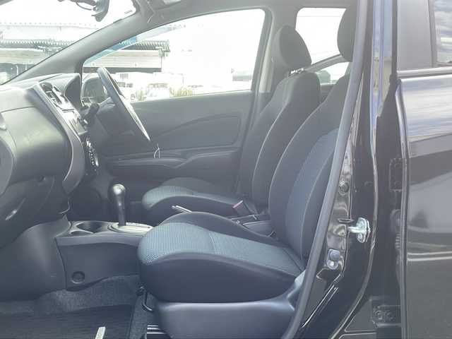 日産 ノート X DIG－S エマージェンシーB 熊本県 2014(平26)年 5.5万km スーパーブラック (株)IDOMが運営する【じしゃロン熊本店】の自社ローン対象車両になります。こちらは現金ご利用時の価格です。自社ローンご希望の方は別途その旨お申付け下さい。/純正ナビ（ＣＤ，ＳＤ，フルセグ）　/ＥＴＣ（社外）　/アイドリングストップ/レーンキープアシスト/衝突被害軽減ブレーキ/プッシュスタート　/スマートキー/電動格納ミラー/純正フロアマット