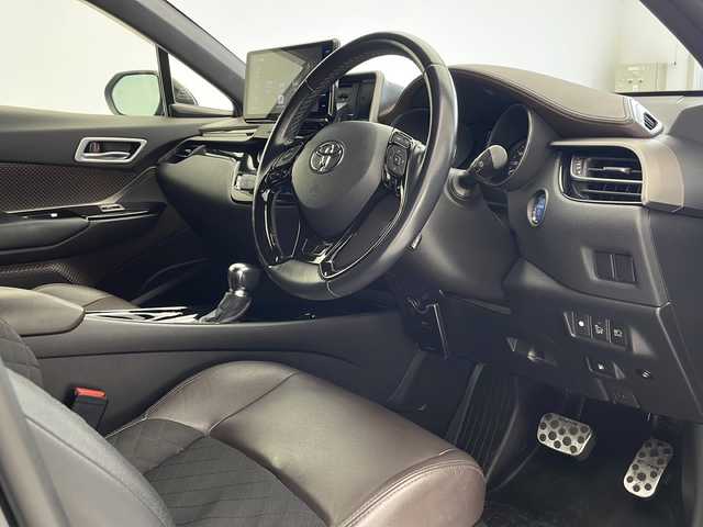 トヨタ Ｃ－ＨＲ G 沖縄県 2017(平29)年 8.4万km ブラックマイカ ワンオーナー/社外9インチナビ(MDV-M907HDF)/（フルセグTV　DVD　Bluetooth接続　HDMI　USB）/バックカメラ/ETC/ドライブレコーダー/トヨタセーフティセンス/ハーフレザーシート/シートヒーター/スマートキー　/スペアキー/プッシュスタート/クリアランスソナー/純正フロアマット/純正18インチアルミホイール/ドアバイザー/保証書/取扱説明書