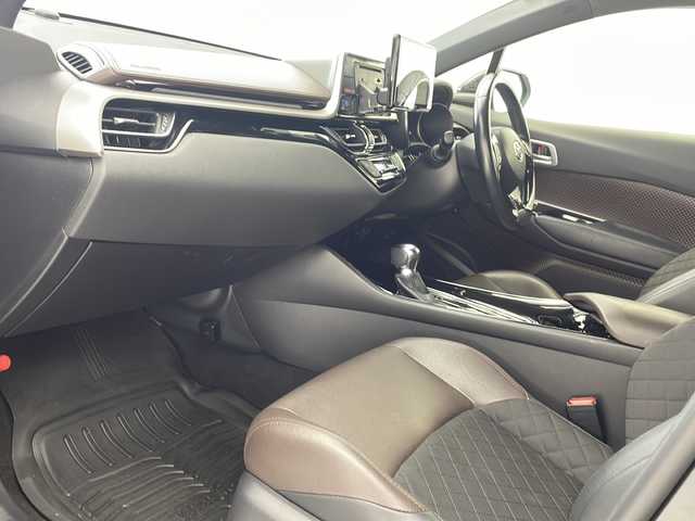 トヨタ Ｃ－ＨＲ G 沖縄県 2017(平29)年 8.4万km ブラックマイカ ワンオーナー/社外9インチナビ(MDV-M907HDF)/（フルセグTV　DVD　Bluetooth接続　HDMI　USB）/バックカメラ/ETC/ドライブレコーダー/トヨタセーフティセンス/ハーフレザーシート/シートヒーター/スマートキー　/スペアキー/プッシュスタート/クリアランスソナー/純正フロアマット/純正18インチアルミホイール/ドアバイザー/保証書/取扱説明書