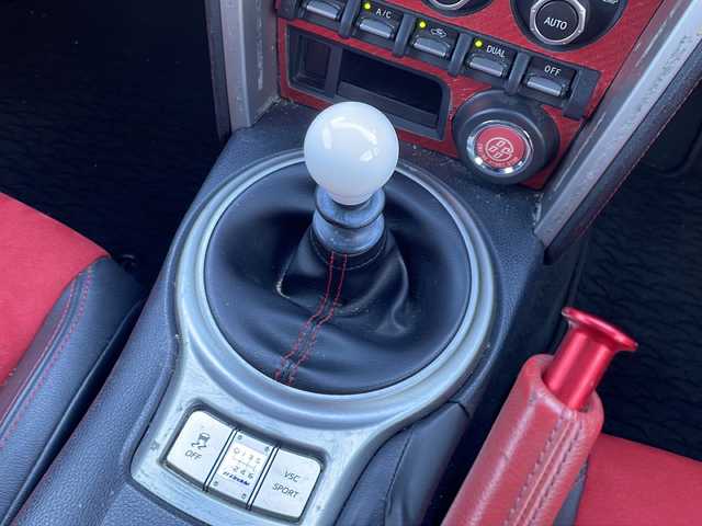 トヨタ ８６ GT リミテッド 長野県 2014(平26)年 5万km ライトニングレッド ・社外8インチメモリーナビゲーション/CD/DVD/フルセグTV/Bluetooth/・ETC/・シートヒーター(D/N)/・スマートキー/・エンジンプッシュスタート/・社外18インチアルミホイール/・純正AW付き冬タイヤ車載/・ドライブレコーダー/・スマートキー/・エンジンプッシュスタート/・HIDヘッドライト/・オートライト/・フォグライト