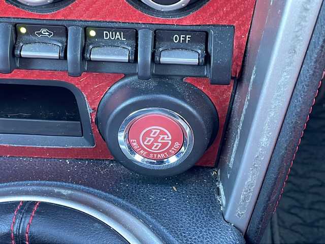 トヨタ ８６ GT リミテッド 長野県 2014(平26)年 5万km ライトニングレッド ・社外8インチメモリーナビゲーション/CD/DVD/フルセグTV/Bluetooth/・ETC/・シートヒーター(D/N)/・スマートキー/・エンジンプッシュスタート/・社外18インチアルミホイール/・純正AW付き冬タイヤ車載/・ドライブレコーダー/・スマートキー/・エンジンプッシュスタート/・HIDヘッドライト/・オートライト/・フォグライト