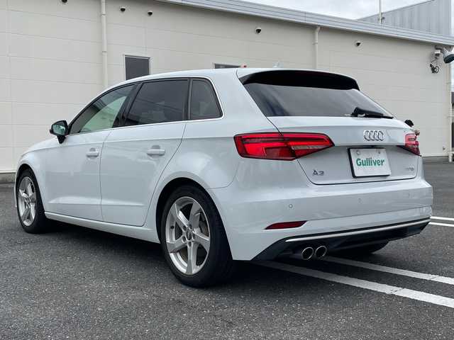 アウディ Ａ３ スポーツバック 1．4 TFSI 三重県 2018(平30)年 5.5万km グレイシアホワイトメタリック 登録時54745km/ワンオーナー/禁煙車/純正ナビ/・Ｂｌｕｅｔｏｏｔｈ・フルセグ・USB・SD・AUX・AM/FM/レーダークルーズコントロール/バックカメラ/前方ドラレコ/前席シートヒーター/D席パワーシート/前後コーナーセンサー/パドルシフト/AUTOライト/LEDヘッドライト/フォグランプ/電動パーキングブレーキ/ブレーキホールド