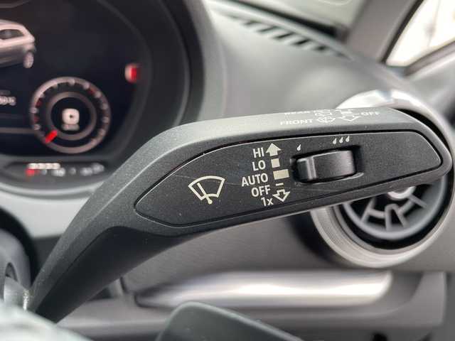 アウディ Ａ３ スポーツバック 1．4 TFSI 三重県 2018(平30)年 5.5万km グレイシアホワイトメタリック 登録時54745km/ワンオーナー/禁煙車/純正ナビ/・Ｂｌｕｅｔｏｏｔｈ・フルセグ・USB・SD・AUX・AM/FM/レーダークルーズコントロール/バックカメラ/前方ドラレコ/前席シートヒーター/D席パワーシート/前後コーナーセンサー/パドルシフト/AUTOライト/LEDヘッドライト/フォグランプ/電動パーキングブレーキ/ブレーキホールド