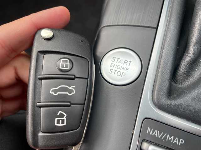 アウディ Ａ３ スポーツバック 1．4 TFSI 三重県 2018(平30)年 5.5万km グレイシアホワイトメタリック 登録時54745km/ワンオーナー/禁煙車/純正ナビ/・Ｂｌｕｅｔｏｏｔｈ・フルセグ・USB・SD・AUX・AM/FM/レーダークルーズコントロール/バックカメラ/前方ドラレコ/前席シートヒーター/D席パワーシート/前後コーナーセンサー/パドルシフト/AUTOライト/LEDヘッドライト/フォグランプ/電動パーキングブレーキ/ブレーキホールド