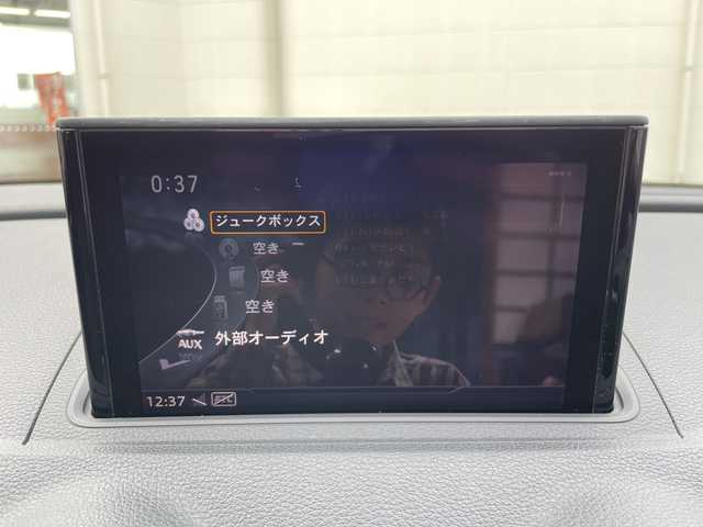 アウディ Ａ３ スポーツバック 1．4 TFSI 三重県 2018(平30)年 5.5万km グレイシアホワイトメタリック 登録時54745km/ワンオーナー/禁煙車/純正ナビ/・Ｂｌｕｅｔｏｏｔｈ・フルセグ・USB・SD・AUX・AM/FM/レーダークルーズコントロール/バックカメラ/前方ドラレコ/前席シートヒーター/D席パワーシート/前後コーナーセンサー/パドルシフト/AUTOライト/LEDヘッドライト/フォグランプ/電動パーキングブレーキ/ブレーキホールド