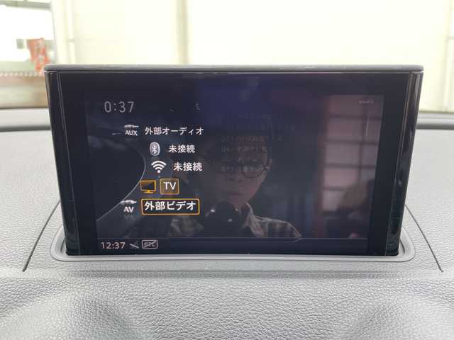 アウディ Ａ３ スポーツバック 1．4 TFSI 三重県 2018(平30)年 5.5万km グレイシアホワイトメタリック 登録時54745km/ワンオーナー/禁煙車/純正ナビ/・Ｂｌｕｅｔｏｏｔｈ・フルセグ・USB・SD・AUX・AM/FM/レーダークルーズコントロール/バックカメラ/前方ドラレコ/前席シートヒーター/D席パワーシート/前後コーナーセンサー/パドルシフト/AUTOライト/LEDヘッドライト/フォグランプ/電動パーキングブレーキ/ブレーキホールド