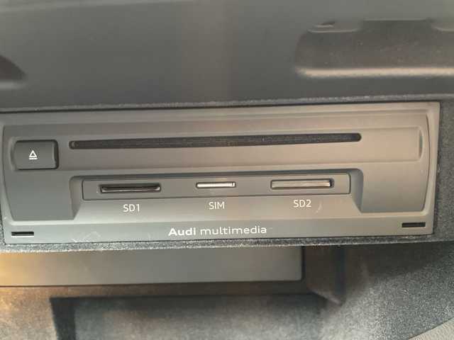 アウディ Ａ３ スポーツバック 1．4 TFSI 三重県 2018(平30)年 5.5万km グレイシアホワイトメタリック 登録時54745km/ワンオーナー/禁煙車/純正ナビ/・Ｂｌｕｅｔｏｏｔｈ・フルセグ・USB・SD・AUX・AM/FM/レーダークルーズコントロール/バックカメラ/前方ドラレコ/前席シートヒーター/D席パワーシート/前後コーナーセンサー/パドルシフト/AUTOライト/LEDヘッドライト/フォグランプ/電動パーキングブレーキ/ブレーキホールド