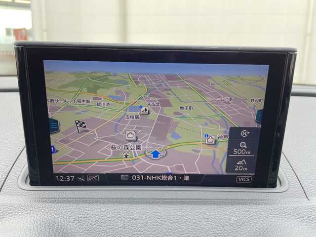 アウディ Ａ３ スポーツバック 1．4 TFSI 三重県 2018(平30)年 5.5万km グレイシアホワイトメタリック 登録時54745km/ワンオーナー/禁煙車/純正ナビ/・Ｂｌｕｅｔｏｏｔｈ・フルセグ・USB・SD・AUX・AM/FM/レーダークルーズコントロール/バックカメラ/前方ドラレコ/前席シートヒーター/D席パワーシート/前後コーナーセンサー/パドルシフト/AUTOライト/LEDヘッドライト/フォグランプ/電動パーキングブレーキ/ブレーキホールド