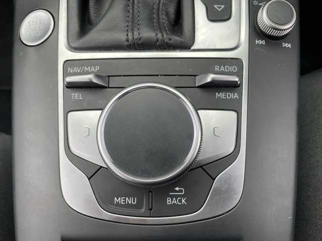 アウディ Ａ３ スポーツバック 1．4 TFSI 三重県 2018(平30)年 5.5万km グレイシアホワイトメタリック 登録時54745km/ワンオーナー/禁煙車/純正ナビ/・Ｂｌｕｅｔｏｏｔｈ・フルセグ・USB・SD・AUX・AM/FM/レーダークルーズコントロール/バックカメラ/前方ドラレコ/前席シートヒーター/D席パワーシート/前後コーナーセンサー/パドルシフト/AUTOライト/LEDヘッドライト/フォグランプ/電動パーキングブレーキ/ブレーキホールド