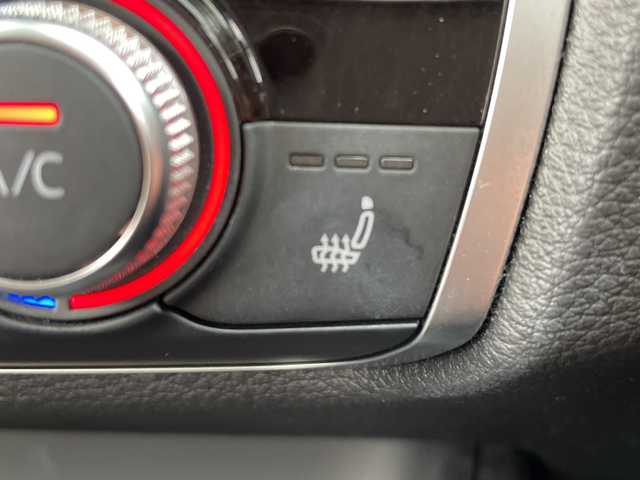 アウディ Ａ３ スポーツバック 1．4 TFSI 三重県 2018(平30)年 5.5万km グレイシアホワイトメタリック 登録時54745km/ワンオーナー/禁煙車/純正ナビ/・Ｂｌｕｅｔｏｏｔｈ・フルセグ・USB・SD・AUX・AM/FM/レーダークルーズコントロール/バックカメラ/前方ドラレコ/前席シートヒーター/D席パワーシート/前後コーナーセンサー/パドルシフト/AUTOライト/LEDヘッドライト/フォグランプ/電動パーキングブレーキ/ブレーキホールド