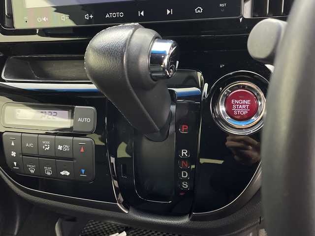 ホンダ Ｎ ＷＧＮ カスタム G ターボパッケージ 鹿児島県 2017(平29)年 6.1万km プレミアムホワイトパールⅡ 社外ディスプレイオーディオ/(BT/AM/FM)/バックカメラ/パドルシフト/ステアリングスイッチ/革巻きステアリング/ETC/ハーフレザーシート/クルーズコントロール/純正フロアマット/LEDヘッドライト/純正14インチアルミホイール/オートライト/衝突軽減ブレーキ