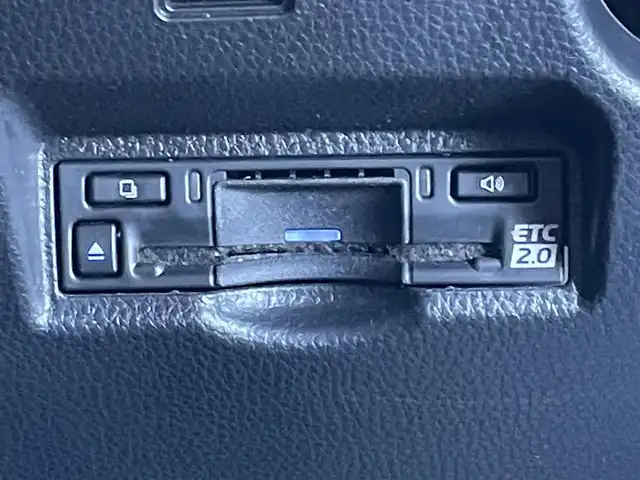 トヨタ ヴォクシー 東京都 2024(令6)年 3万km グリッターブラックガラスフレーク １０．５インチ純正ナビ　/Ｂｌｕｅｔｏｏｔｈ　/ＴＶ　/ＦＭ　/ＡＭ　/ＣＤ　/ＤＶＤ　/両側電動スライドドア　/追従型クルーズコントロールシステム　/シートヒーター　/ハーフレザーシート　/トヨタセーフティセンス/ABS/横滑り防止装置/コーナーセンサー/レーンアシスト/オートマチックハイビーム/衝突被害軽減システム