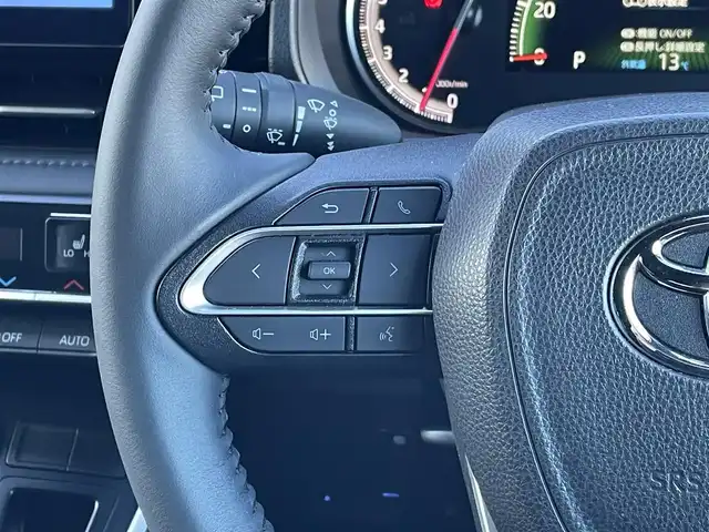 トヨタ ヴォクシー 東京都 2024(令6)年 3万km グリッターブラックガラスフレーク １０．５インチ純正ナビ　/Ｂｌｕｅｔｏｏｔｈ　/ＴＶ　/ＦＭ　/ＡＭ　/ＣＤ　/ＤＶＤ　/両側電動スライドドア　/追従型クルーズコントロールシステム　/シートヒーター　/ハーフレザーシート　/トヨタセーフティセンス/ABS/横滑り防止装置/コーナーセンサー/レーンアシスト/オートマチックハイビーム/衝突被害軽減システム