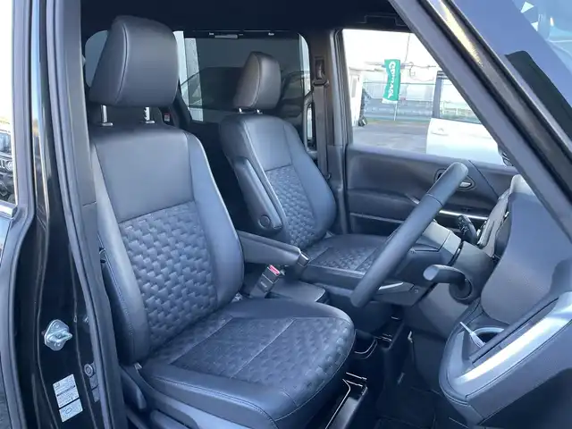 トヨタ ヴォクシー 東京都 2024(令6)年 3万km グリッターブラックガラスフレーク １０．５インチ純正ナビ　/Ｂｌｕｅｔｏｏｔｈ　/ＴＶ　/ＦＭ　/ＡＭ　/ＣＤ　/ＤＶＤ　/両側電動スライドドア　/追従型クルーズコントロールシステム　/シートヒーター　/ハーフレザーシート　/トヨタセーフティセンス/ABS/横滑り防止装置/コーナーセンサー/レーンアシスト/オートマチックハイビーム/衝突被害軽減システム