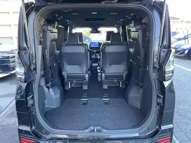 トヨタ ヴォクシー 東京都 2024(令6)年 3万km グリッターブラックガラスフレーク １０．５インチ純正ナビ　/Ｂｌｕｅｔｏｏｔｈ　/ＴＶ　/ＦＭ　/ＡＭ　/ＣＤ　/ＤＶＤ　/両側電動スライドドア　/追従型クルーズコントロールシステム　/シートヒーター　/ハーフレザーシート　/トヨタセーフティセンス/ABS/横滑り防止装置/コーナーセンサー/レーンアシスト/オートマチックハイビーム/衝突被害軽減システム