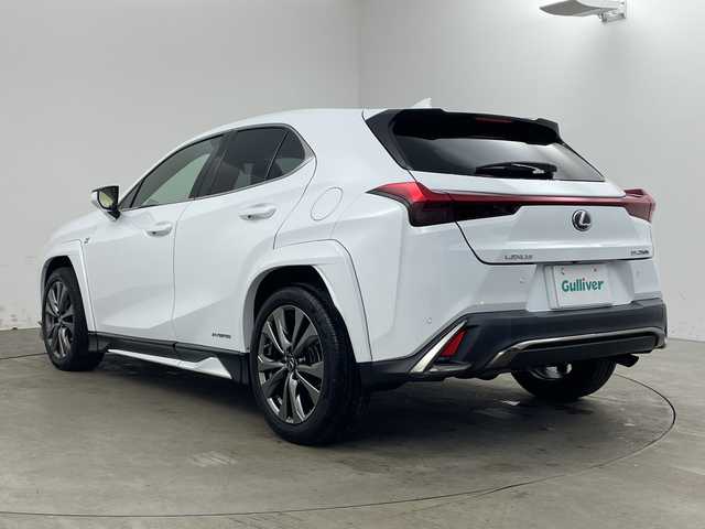 レクサス ＵＸ 250h Fスポーツ 兵庫県 2019(令1)年 4.8万km ホワイトノーヴァガラスフレーク ・純正ナビ/CD/DVD/USB/Bluetooth/Miracast/・バックカメラ/・ビルトインETC2.0/・サンルーフ/・LEXUSsafety/・TRDエアロ（フロントサイド）/・TRDオーバーフェンダー/・プリクラッシュセーフティ/・レーンキープアシスト/・パーキングサポートブレーキ/・クリアランスソナー/・ロードサインアシスト/・先行車発進告知/・レーダークルーズコントロール/・オートマチックハイビーム/・レザーシート/・パワーシート/・前席シートヒーター/・ステアリングヒーター/・パワーバックドア/・ステアリングヒーター/・後席ＵＳＢ充電ポート/・LEDヘッドライト/・LEDフォグランプ/・スマートキー