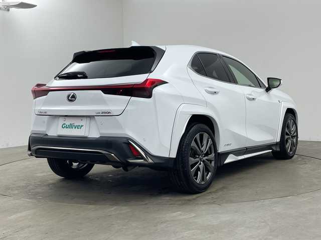 レクサス ＵＸ 250h Fスポーツ 兵庫県 2019(令1)年 4.8万km ホワイトノーヴァガラスフレーク ・純正ナビ/CD/DVD/USB/Bluetooth/Miracast/・バックカメラ/・ビルトインETC2.0/・サンルーフ/・LEXUSsafety/・TRDエアロ（フロントサイド）/・TRDオーバーフェンダー/・プリクラッシュセーフティ/・レーンキープアシスト/・パーキングサポートブレーキ/・クリアランスソナー/・ロードサインアシスト/・先行車発進告知/・レーダークルーズコントロール/・オートマチックハイビーム/・レザーシート/・パワーシート/・前席シートヒーター/・ステアリングヒーター/・パワーバックドア/・ステアリングヒーター/・後席ＵＳＢ充電ポート/・LEDヘッドライト/・LEDフォグランプ/・スマートキー