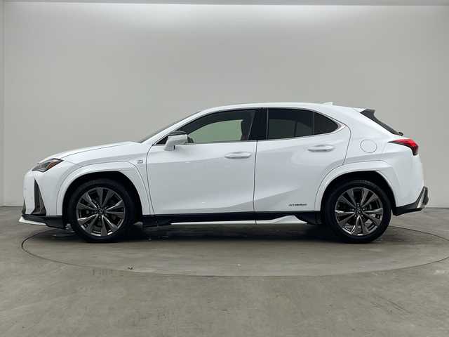 レクサス ＵＸ 250h Fスポーツ 兵庫県 2019(令1)年 4.8万km ホワイトノーヴァガラスフレーク ・純正ナビ/CD/DVD/USB/Bluetooth/Miracast/・バックカメラ/・ビルトインETC2.0/・サンルーフ/・LEXUSsafety/・TRDエアロ（フロントサイド）/・TRDオーバーフェンダー/・プリクラッシュセーフティ/・レーンキープアシスト/・パーキングサポートブレーキ/・クリアランスソナー/・ロードサインアシスト/・先行車発進告知/・レーダークルーズコントロール/・オートマチックハイビーム/・レザーシート/・パワーシート/・前席シートヒーター/・ステアリングヒーター/・パワーバックドア/・ステアリングヒーター/・後席ＵＳＢ充電ポート/・LEDヘッドライト/・LEDフォグランプ/・スマートキー