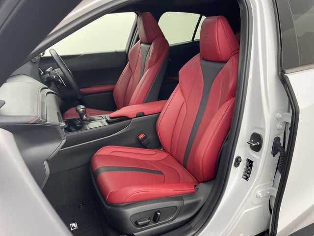 レクサス ＵＸ 250h Fスポーツ 兵庫県 2019(令1)年 4.8万km ホワイトノーヴァガラスフレーク ・純正ナビ/CD/DVD/USB/Bluetooth/Miracast/・バックカメラ/・ビルトインETC2.0/・サンルーフ/・LEXUSsafety/・TRDエアロ（フロントサイド）/・TRDオーバーフェンダー/・プリクラッシュセーフティ/・レーンキープアシスト/・パーキングサポートブレーキ/・クリアランスソナー/・ロードサインアシスト/・先行車発進告知/・レーダークルーズコントロール/・オートマチックハイビーム/・レザーシート/・パワーシート/・前席シートヒーター/・ステアリングヒーター/・パワーバックドア/・ステアリングヒーター/・後席ＵＳＢ充電ポート/・LEDヘッドライト/・LEDフォグランプ/・スマートキー