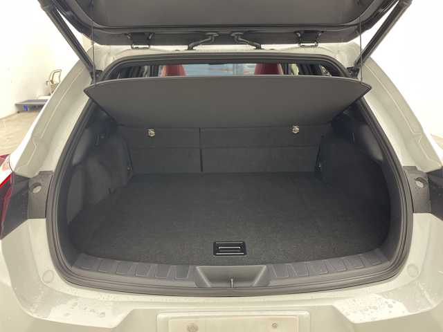 レクサス ＵＸ 250h Fスポーツ 兵庫県 2019(令1)年 4.8万km ホワイトノーヴァガラスフレーク ・純正ナビ/CD/DVD/USB/Bluetooth/Miracast/・バックカメラ/・ビルトインETC2.0/・サンルーフ/・LEXUSsafety/・TRDエアロ（フロントサイド）/・TRDオーバーフェンダー/・プリクラッシュセーフティ/・レーンキープアシスト/・パーキングサポートブレーキ/・クリアランスソナー/・ロードサインアシスト/・先行車発進告知/・レーダークルーズコントロール/・オートマチックハイビーム/・レザーシート/・パワーシート/・前席シートヒーター/・ステアリングヒーター/・パワーバックドア/・ステアリングヒーター/・後席ＵＳＢ充電ポート/・LEDヘッドライト/・LEDフォグランプ/・スマートキー