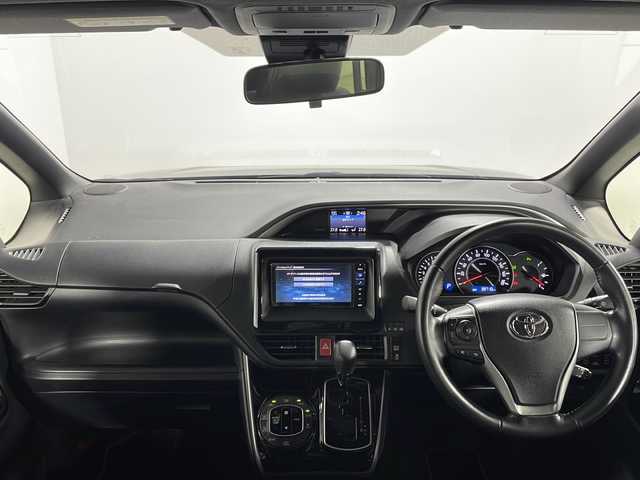 トヨタ ヴォクシー ZS 煌Ⅲ 広島県 2020(令2)年 4万km ブラック ＡＬＰＩＮＥナビ　/両側パワースライドドア　/後席モニター　/バックカメラ　/フルセグＴＶ　/クルーズコントロール　/オートハイビーム　/コーナーセンサー　/レーンキープアシスト　/衝突軽減　/オートライト　/スマートキー/純正１６インチアルミホイール(205/60/R16)/エアバック（運転席/助手席）