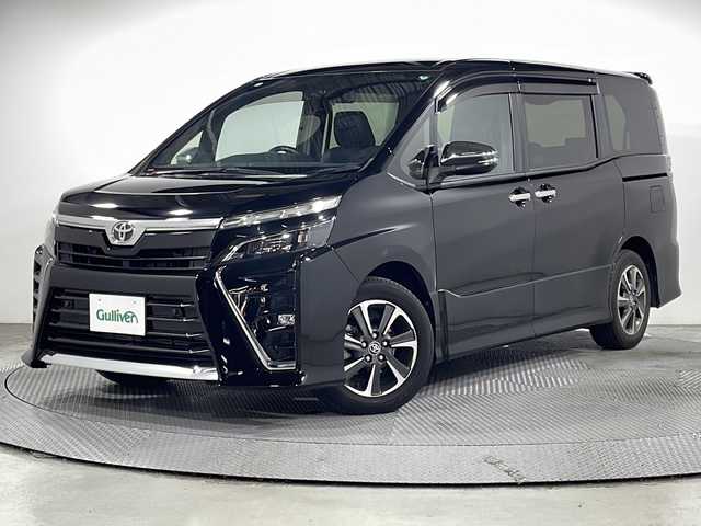 トヨタ ヴォクシー ZS 煌Ⅲ 広島県 2020(令2)年 4万km ブラック ＡＬＰＩＮＥナビ　/両側パワースライドドア　/後席モニター　/バックカメラ　/フルセグＴＶ　/クルーズコントロール　/オートハイビーム　/コーナーセンサー　/レーンキープアシスト　/衝突軽減　/オートライト　/スマートキー/純正１６インチアルミホイール(205/60/R16)/エアバック（運転席/助手席）