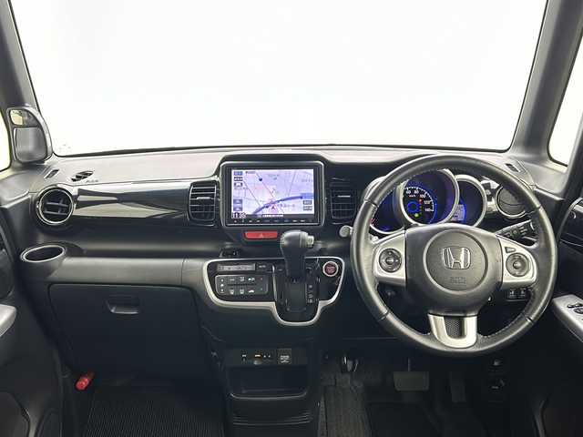 ホンダ Ｎ ＢＯＸ カスタム G ターボ Lパッケージ 三重県 2016(平28)年 6.4万km プレミアムホワイトパールⅡ 禁煙車/純正８型ナビ/（フルセグ・BT・DVD・USB・SD）/両側電動/Ｂカメラ/ビルトインＥＴＣ/クルコン　/ＣＴＢＡ/オートライト/ＨＩＤヘッド/ターボ/ステアリングリモコン/パドルシフト/プッシュスタート/スマートキー