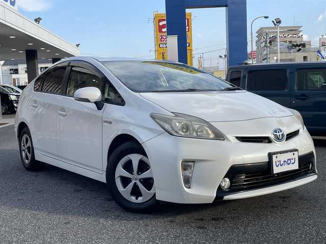 トヨタ プリウス S 千葉県 2013(平25)年 11.7万km ホワイトパールクリスタルシャイン (株)IDOMが運営する【じしゃロン八千代店】の自社ローン対象車両になります。こちらは現金またはオートローンご利用時の価格です。自社ローンご希望の方は別途その旨お申付け下さい/純正ナビ（CD・BT接続可）/ワンセグテレビ/バックカメラ/ETC/HID