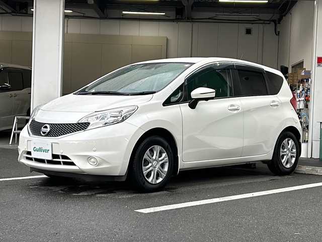 日産 ノート X DIG－S Vセレ +セーフ 京都府 2015(平27)年 6.7万km ブリリアントホワイトパール ワンオーナー/プッシュスタート/アイドリングストップ/純正ナビ/(BT/AM/FM/TV/USB/DVD/CD)/全方位カメラ/前後ドライブレコーダー/前後コーナーセンサー/オートライト/横滑り防止装置/レーンキープアシスト