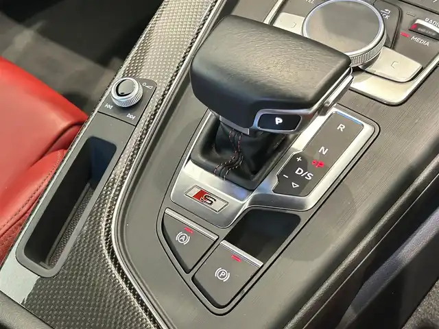 アウディ Ｓ５ 福岡県 2018(平30)年 3.9万km 白